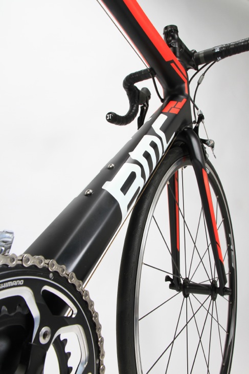 BMC teammachine SLR03 フラッグシップのフォルムを踏襲する